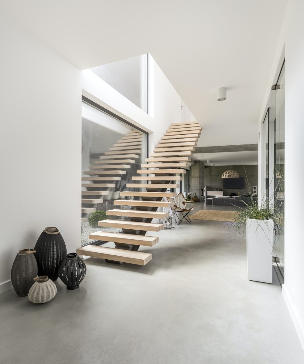 staircase-in-a-minimalist-villa.jpg